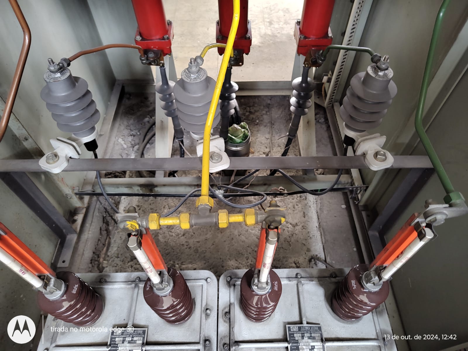 Painel de comando e proteção para sistema elétrico